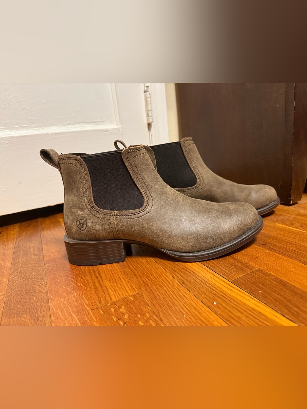 Ariat Taupe Suede Chelsea Ankle Boots 11 WIDE